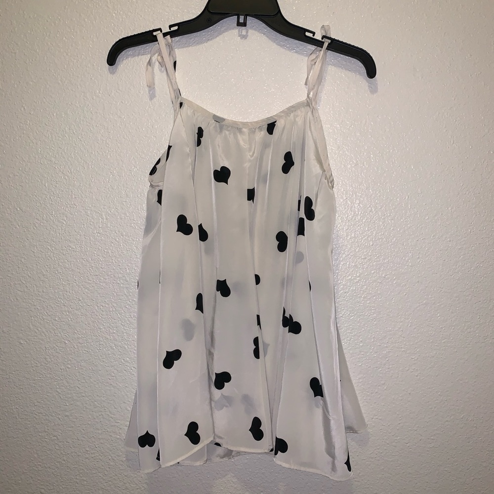 Cute off white w/black hearts 🖤 top